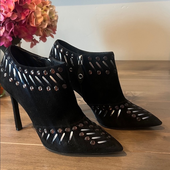 Louis Vuitton Elegant Black Studded Women's Ankle Boots - Picture 1 of 9